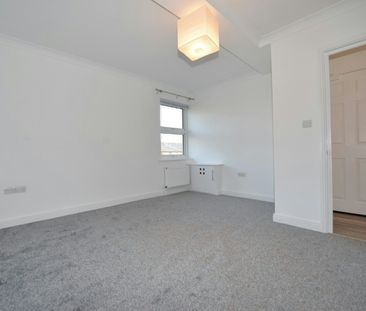 Flat to rent on - Photo 2
