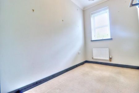 4 bedroom semi-detached house to rent - Photo 5