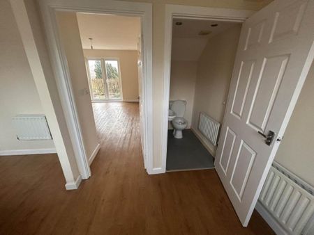 2 bedroom end of terrace house to rent - Photo 2