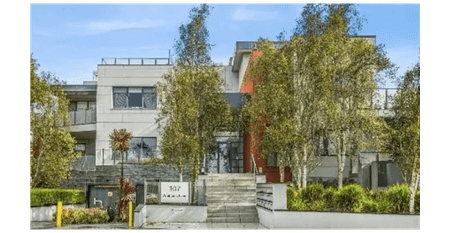 Modern, low-maintenance living in the heart of Doncaster! - Photo 2