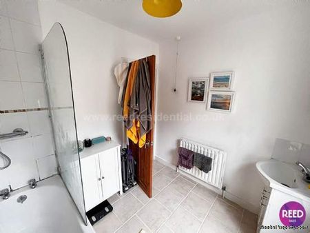 2 bedroom property to rent in Leigh On Sea - Photo 2