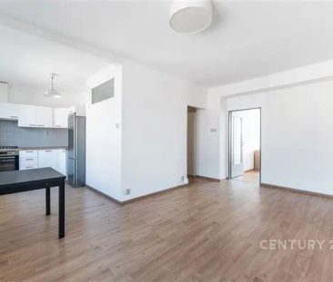 Útulný, velmi světlý byt 2+kk s balkonem a sklepem - Photo 4