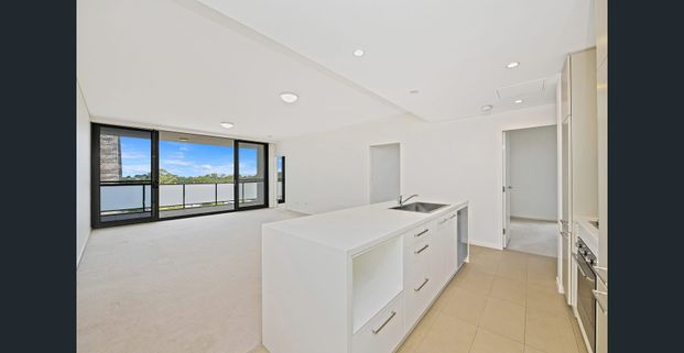 Sensational 3 Bedroom Apt with Garden View - Photo 1