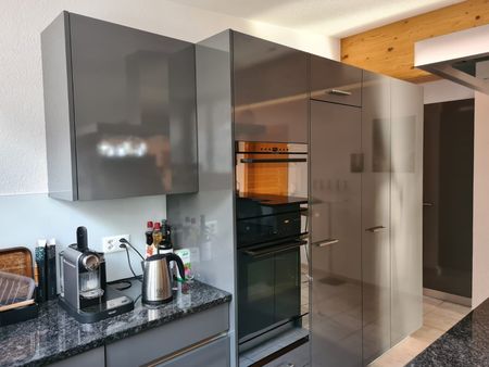 Cozy 3-room attic apartment with balcony in Betschwanden - Foto 5