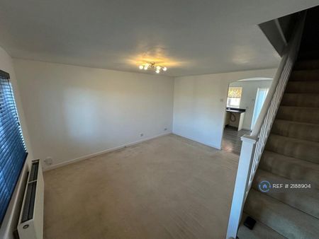 3 bedroom semi-detached house to rent - Photo 2