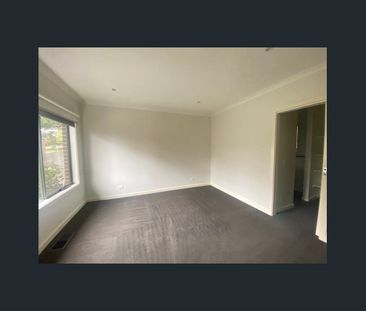 2/10 Braeside Avenue, Ringwood East, Vic 3135 - Photo 1