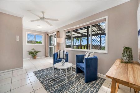 Spacious 5-Bedroom Home with Pool in Prime Location - Photo 3