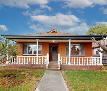 Spacious home, flexible floorplan & close to local schools - Photo 5