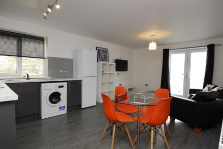 2 bedroom flat to rent - Photo 5