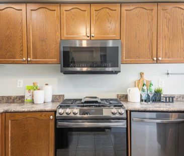 For Lease - 45 Angier Crescent, Ajax, Ontario - Photo 5