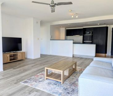 Central Surfers Paradise 100 m2 extra Large furnished 2 bedroom 2 b... - Photo 2
