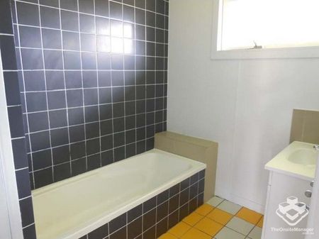 3 Bedrooms plus Study on a large fully fenced large block with side access. - Photo 3