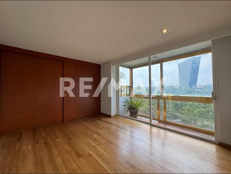Departamento exterior con balcón en renta en Campos Elíseos. - Photo 2