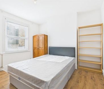 5 bedroom end of terrace house to rent - Photo 3