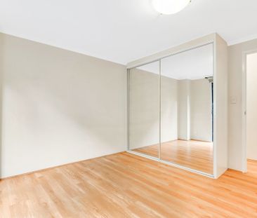 Modern And Generous One Bedroom Apartment With Parking and Close To... - Photo 1