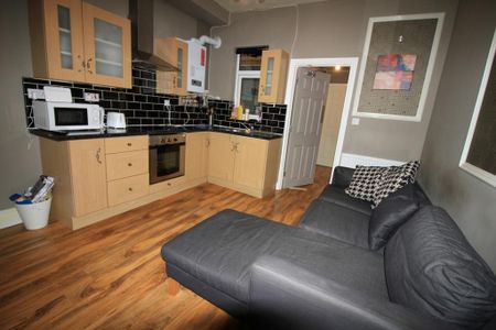 2 bedroom terraced house to rent - Photo 4