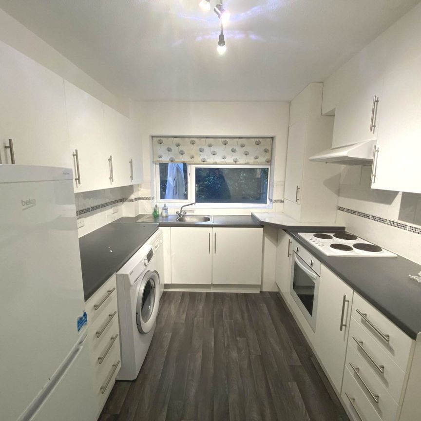 Price £1,950 pcm - Available 28/10/2025 - Unfurnished - Photo 1