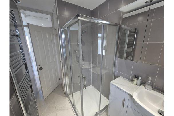 2 bedroom property to rent - Photo 1