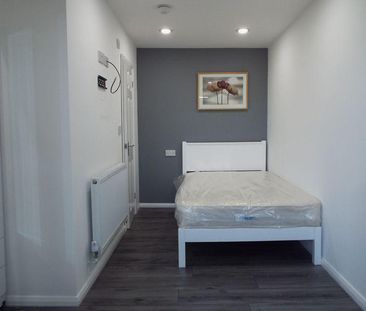 4 bedroom terraced house to rent - Photo 3