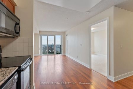 135 Village Green Square #3916 - Photo 3