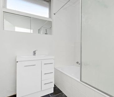 Charming One-Bedroom Apartment in the Heart of Richmond Hill! - Photo 5