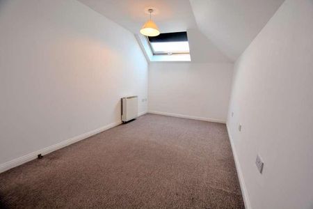 Rutherford Close, Hillingdon, UB8 - Photo 2