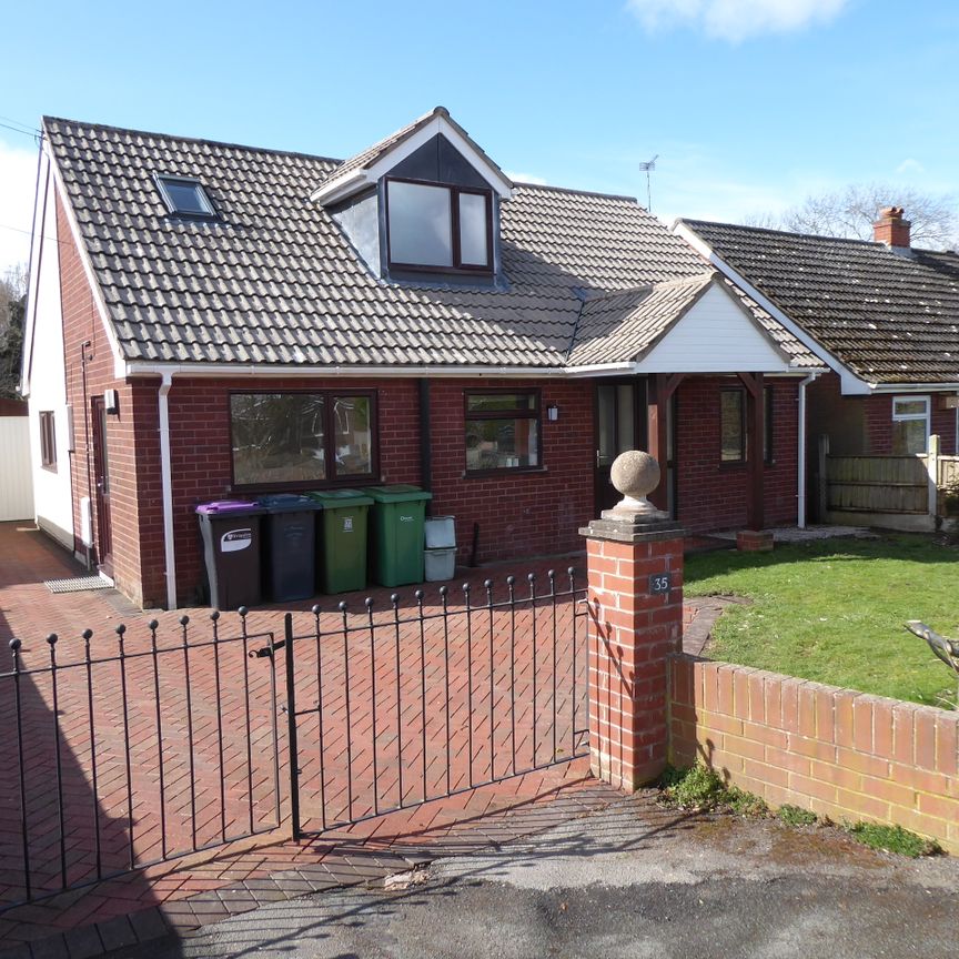 35 Gorse Lane, - Photo 1