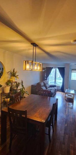 Maison de ville à louer - 3 étages - Arrondissement Jacques-Cartier - Photo 1