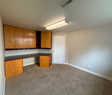 Beautiful 3 Bedroom Home in Bower!! - Photo 3