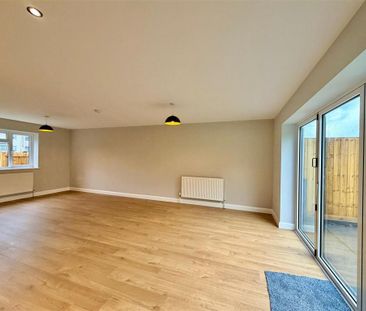 4 bedroom detached house to rent - Photo 5