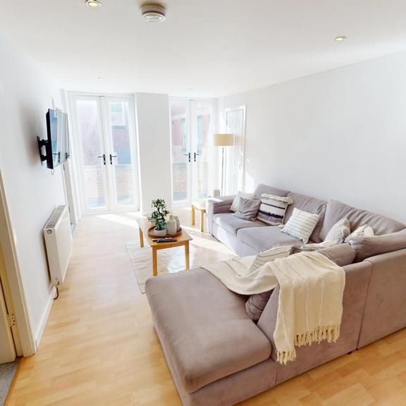 3 bedroom flat to rent - Photo 1
