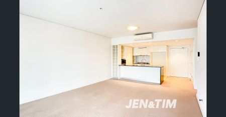 LUXURIOUS 2 BEDROOM WITH ENTERTAINER'S BALCONY - Photo 4