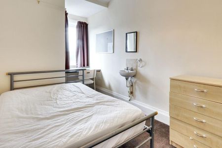 8 bedroom semi-detached house to rent - Photo 4