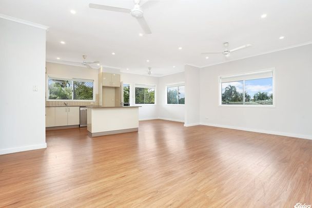 SPACIOUS HOME WITH SELF CONTAINED GRANNY FLAT & POOL! - Photo 1