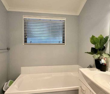 3-Bedroom Home in Lower Hutt! - Photo 4