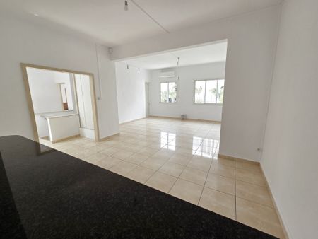 Location Appartement 5 pièces 125m² ST DENIS 97400 - Photo 3