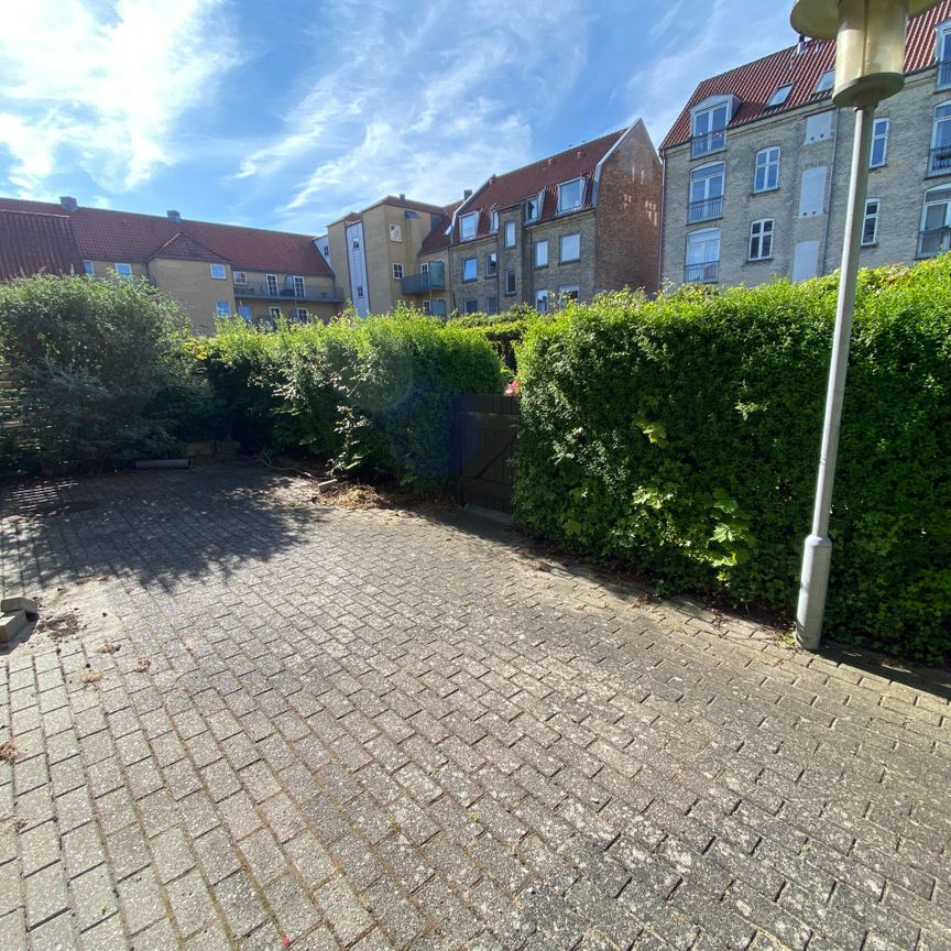 Dejlig og lys 2,5 værelses lejlighed med egen terrasse - Photo 1