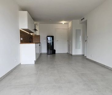 Location Appartement 2 pièces 40m² ST LAURENT DU VAR 06700 - Photo 6