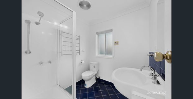 Neat & Comfortable Unit in a Convenient Tullamarine Location - Photo 1