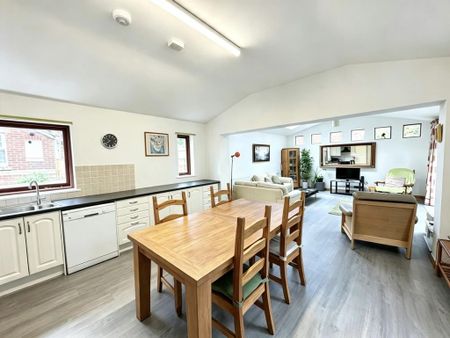 4 bedroom chalet to rent - Photo 3