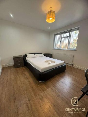 High Street, Harlington, UB3 - Photo 3