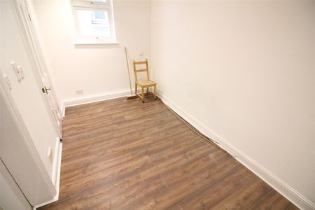 Madeley Road, London - Photo 2