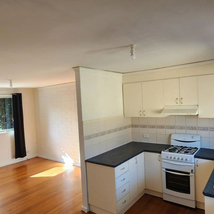 Ideally Located - 1 Bedroom Unit!! - Photo 1