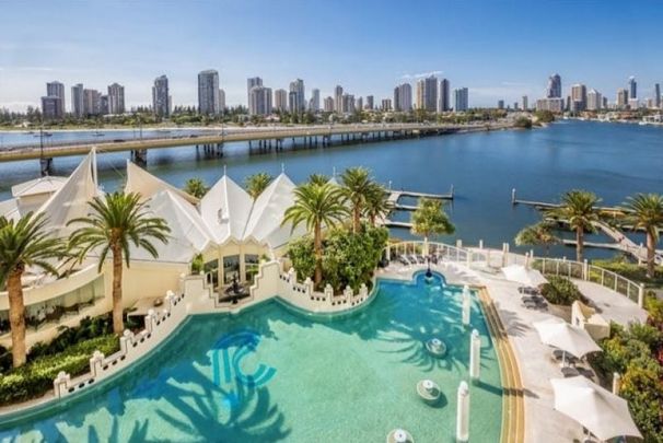 Fully Furnished Apartment for Rent: Experience Modern Living with Scenic Views in Southport. Lease available until June 2026! - Photo 1