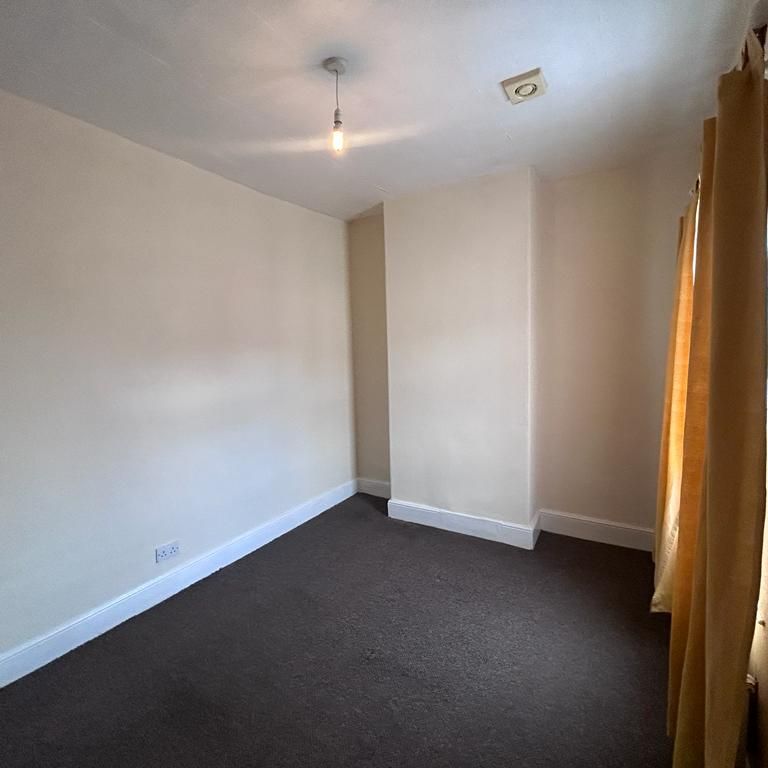 Spectacular 1 Bed Property in the heart of Wakefield - Photo 1