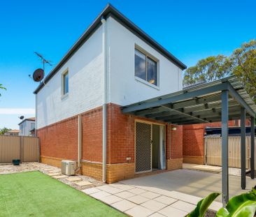 82/37 Dasyure Place, Wynnum West QLD 4178 - Townhouse For Rent | Do... - Photo 3