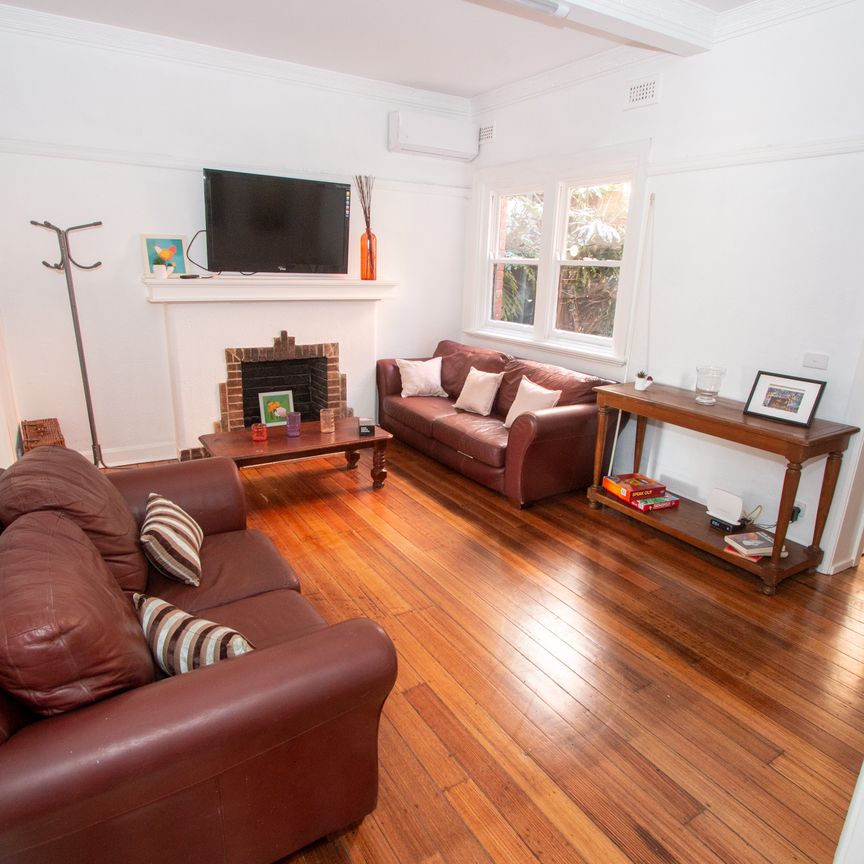 CONVENIENTLY LOCATED FOUR BEDROOM APARTMENT. - Photo 1