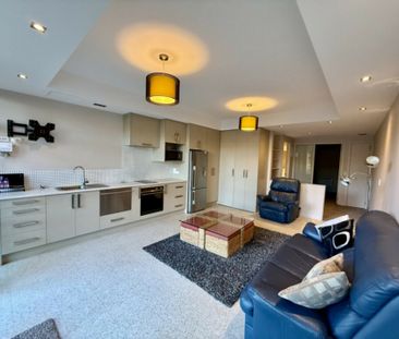 Affordable Furnished Apartment in Prime Location - Photo 2