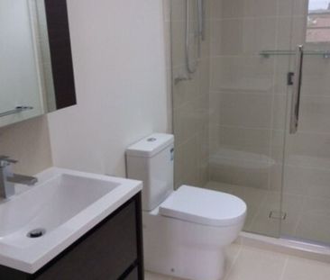 Stylish and Convenient double storey townhouse! - Photo 3