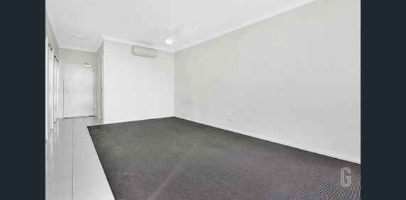 Modern Studio Apartment - Photo 2